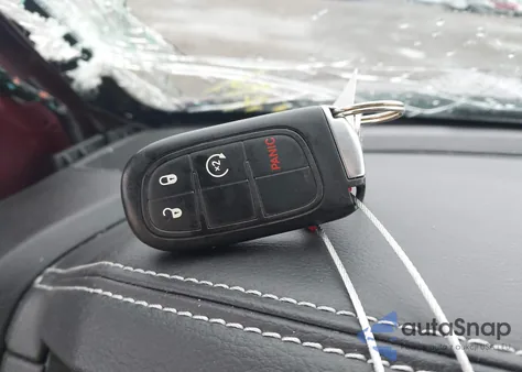 2017 Ram 1500 Laramie 4X4 6'4 Box z USA, uszkodzony, nr VIN 1C6RR7VT5HS774521